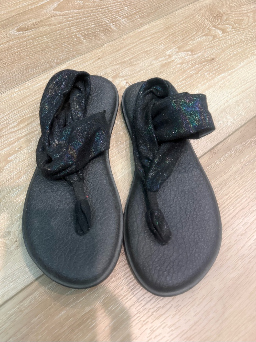 Sanuk Black Sparkle Knot Toe Sandals